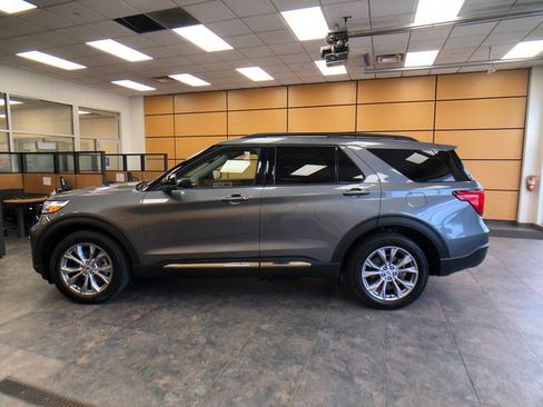 Certified 2023 Ford Explorer XLT w/ Equipment Group 202A AWD/4WD image 4