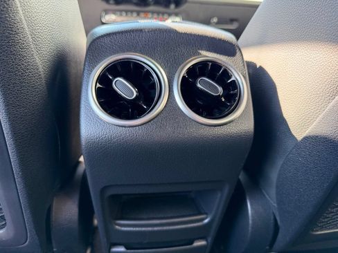Used 2023 Mercedes-Benz GLB 250 4MATIC image 25