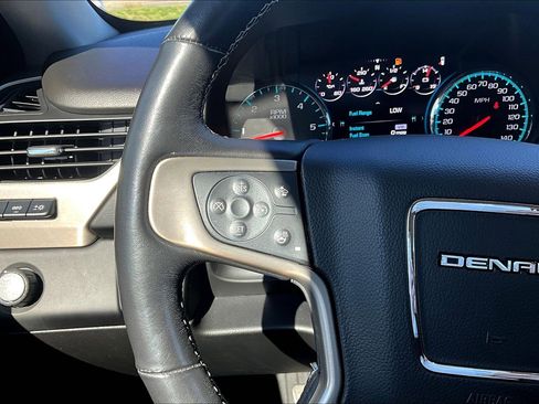 Used 2020 GMC Yukon Denali w/ Denali Premium Package image 12