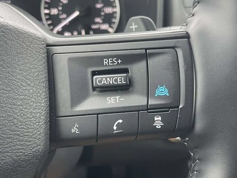 Used 2025 Nissan Rogue SV FWD image 24