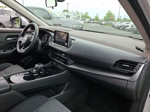 Used 2023 Nissan Rogue SV FWD image 11