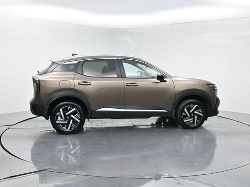 Used 2026 Nissan Kicks SV FWD image 4