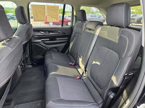 Used 2023 Jeep Grand Cherokee Laredo AWD/4WD image 28