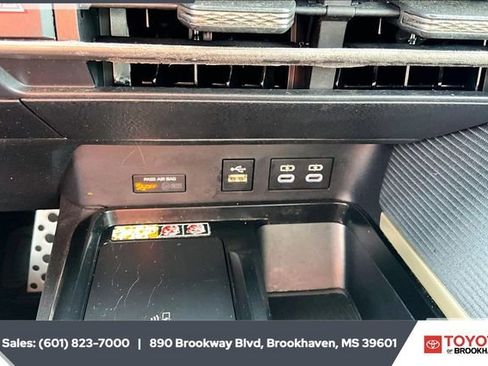 Used 2025 Toyota Camry SE image 22