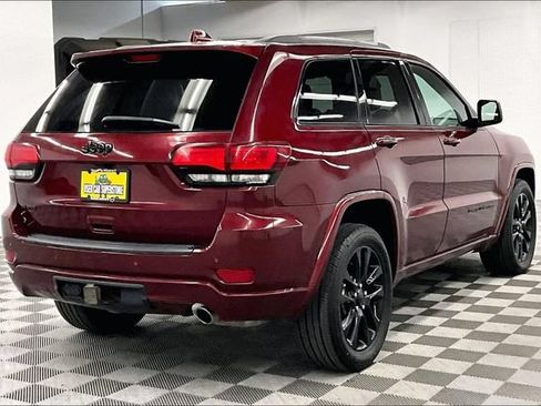 Used 2020 Jeep Grand Cherokee Altitude AWD/4WD image 13