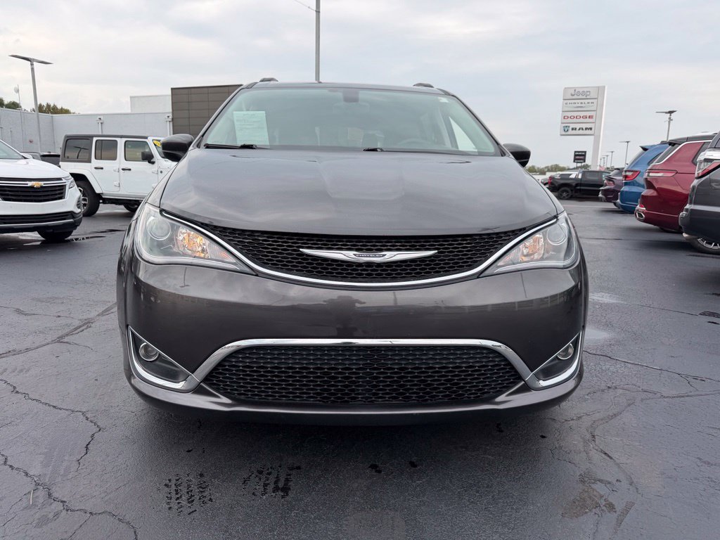 Used 2017 Chrysler Pacifica Touring Plus w/ Tire & Wheel Group FWD image 2