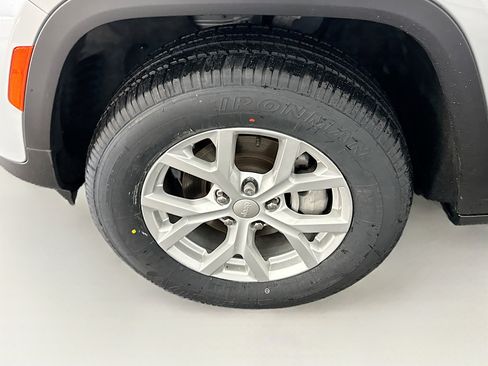 Used 2023 Jeep Grand Cherokee Limited image 11