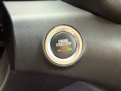 Used 2024 GMC Terrain SLE w/ Driver Convenience Package image 24