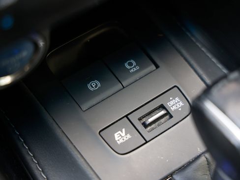 Used 2021 Toyota Venza XLE w/ Softex Package image 39