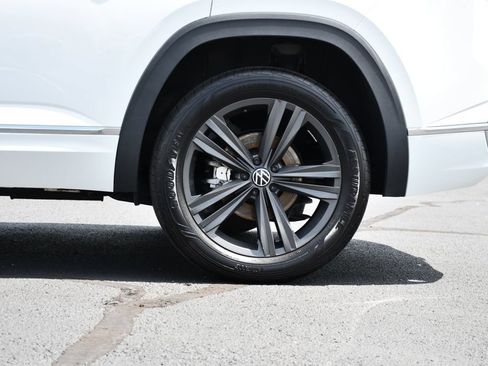 Used 2021 Volkswagen Atlas Cross Sport SE w/ V6 Towing Package FWD image 11