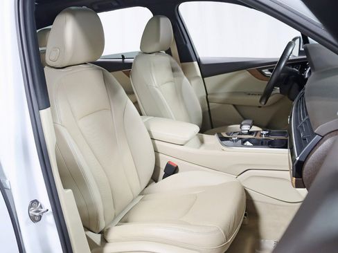 Used 2017 Audi Q7 3.0T Prestige image 31