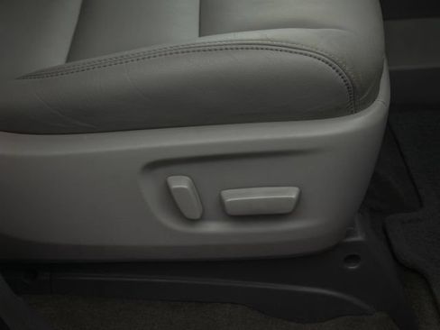 Used 2017 Toyota Sienna XLE w/ XLE Navigation Package FWD image 27