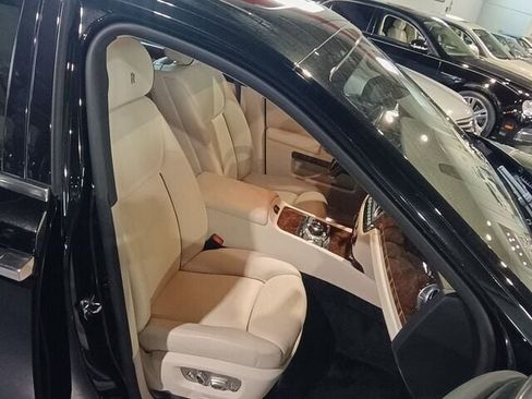 Used 2015 Rolls-Royce Ghost image 32