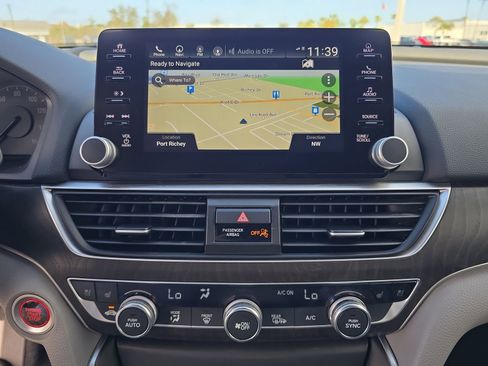 Used 2019 Honda Accord Touring image 18