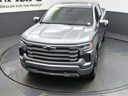 Used 2026 Chevrolet Silverado 1500 High Country AWD/4WD image 46