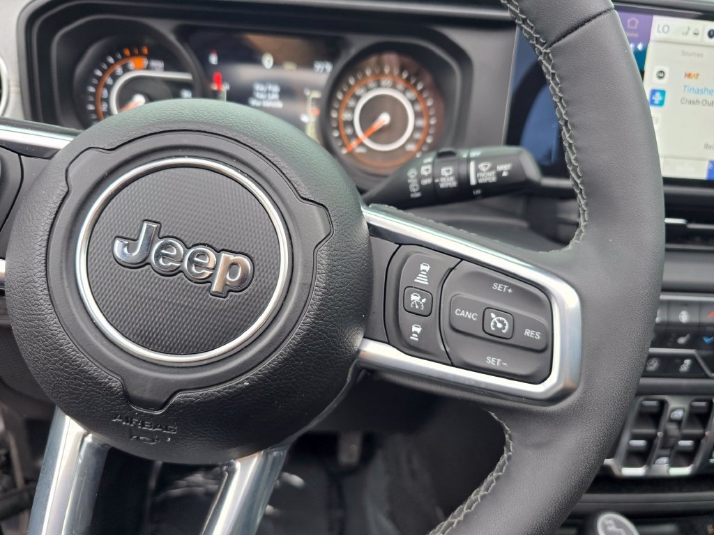 Used 2026 Jeep Wrangler Unlimited Sahara AWD/4WD image 19