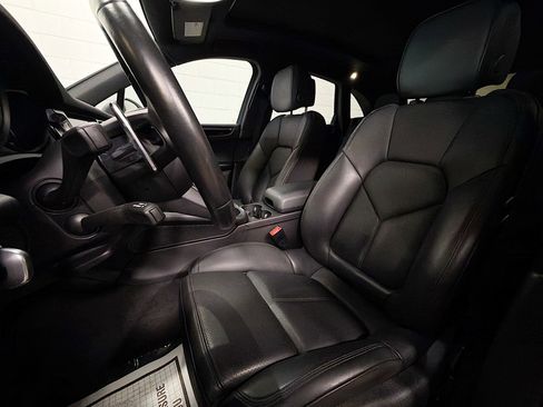 Certified 2022 Porsche Macan S image 5