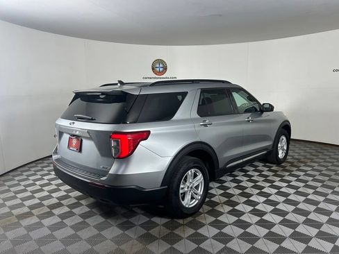 Used 2024 Ford Explorer XLT AWD/4WD image 16