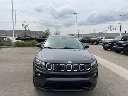 Used 2022 Jeep Compass Latitude FWD image 3