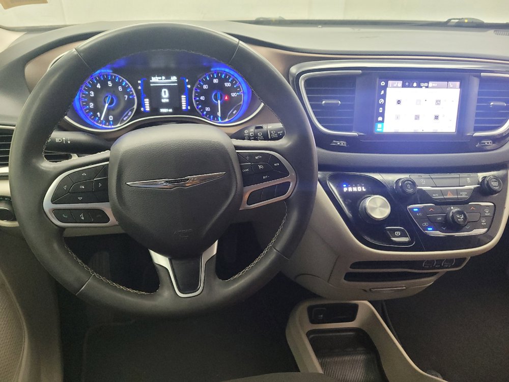 Used 2022 Chrysler Voyager LX FWD image 22