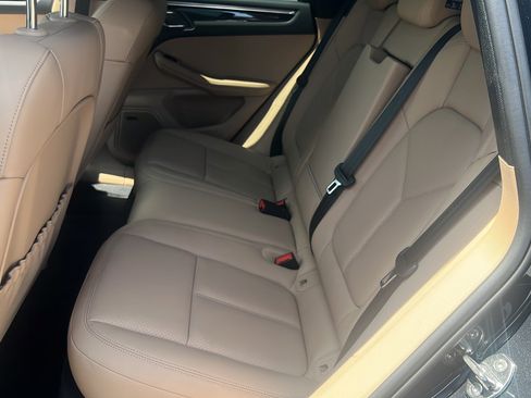Certified 2026 Porsche Macan AWD/4WD image 15