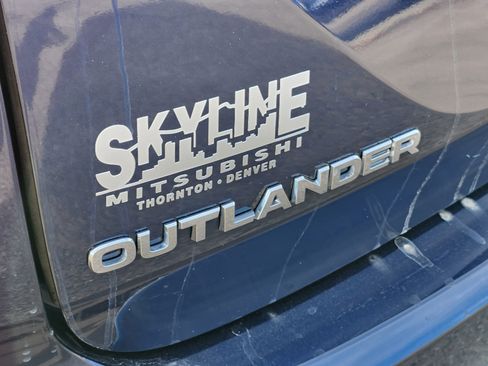 Used 2025 Mitsubishi Outlander SE image 8