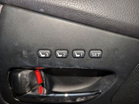 Used 2013 Lexus RX 450h AWD image 36