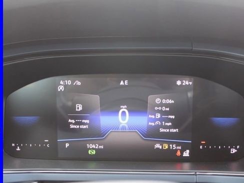 Used 2024 Volkswagen Taos SE image 32