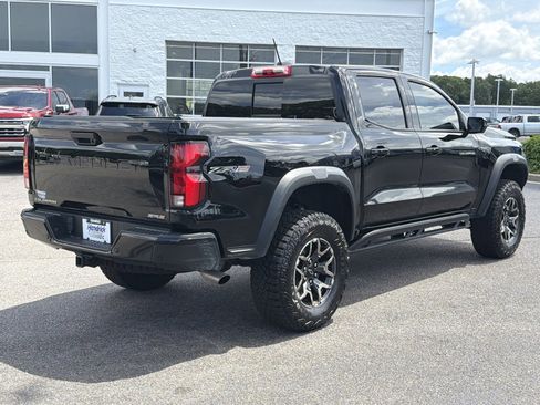 Used 2025 Chevrolet Colorado ZR2 w/ Technology Package AWD/4WD image 12