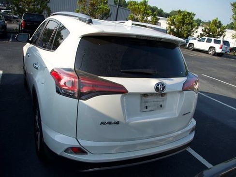 Used 2018 Toyota RAV4 Limited FWD image 5