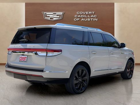 Used 2022 Lincoln Navigator L Reserve AWD/4WD image 4