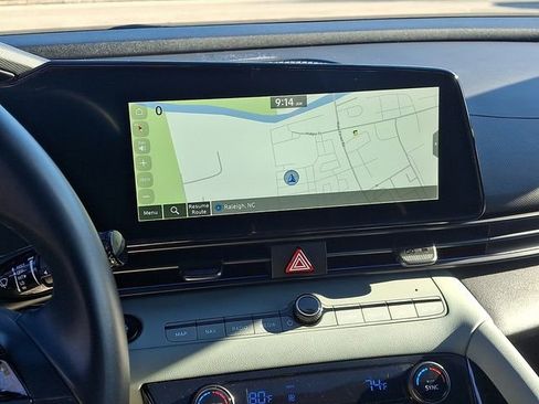 Used 2024 Hyundai Elantra Limited image 19