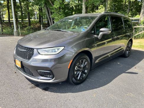 Used 2021 Chrysler Pacifica Touring-L w/ S Appearance Package FWD image 7