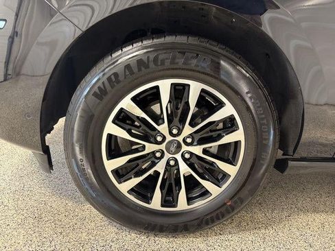 Used 2025 Ford Expedition Platinum AWD/4WD image 36