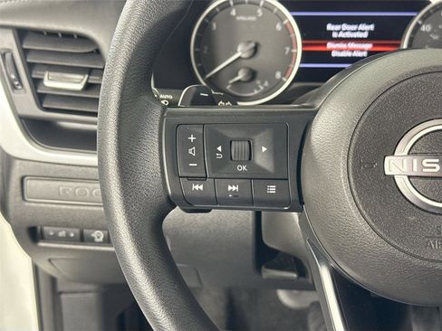 Used 2023 Nissan Rogue S FWD image 15