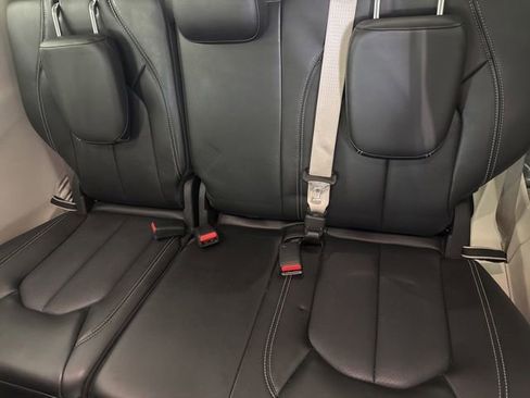 Used 2024 Chrysler Pacifica Touring-L FWD image 30