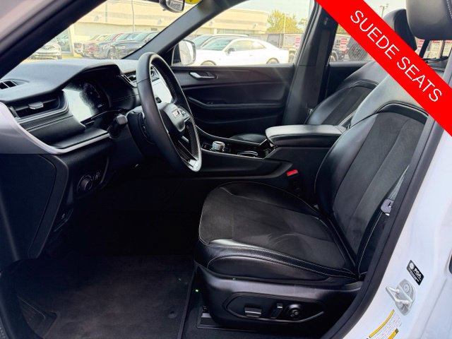 Used 2023 Jeep Grand Cherokee Altitude AWD/4WD image 7