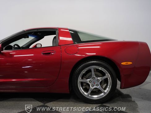Used 2004 Chevrolet Corvette Z51 w/ Roof Package image 24