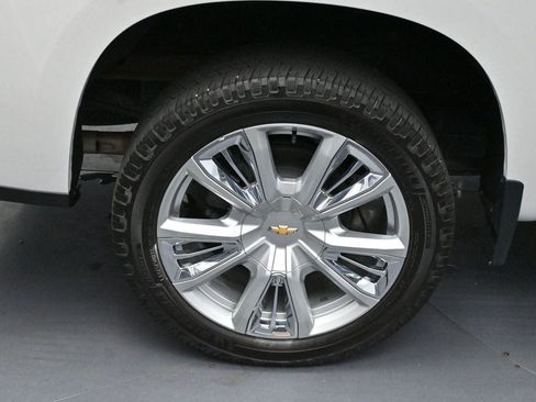 Used 2022 Chevrolet Silverado 1500 High Country w/ High Country Premium Package AWD/4WD image 36