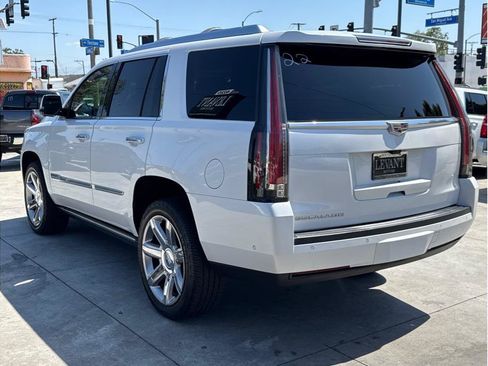 Used 2018 Cadillac Escalade Premium Luxury AWD/4WD image 5