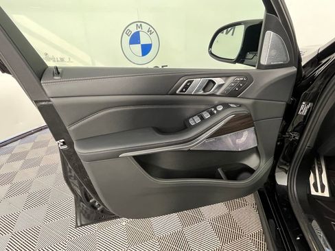 Certified 2025 BMW X7 M60i AWD/4WD image 25