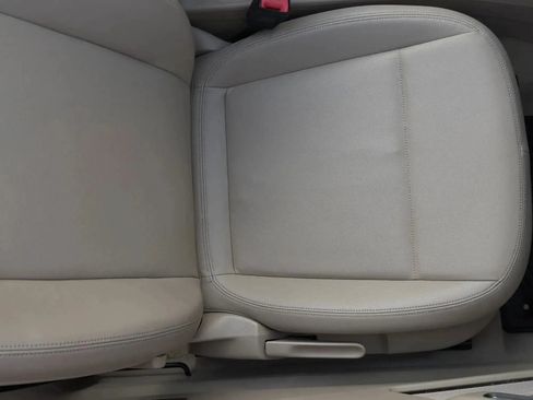 Used 2013 Volkswagen Beetle TDI FWD image 28