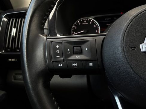 Used 2025 Nissan Pathfinder SV FWD image 35