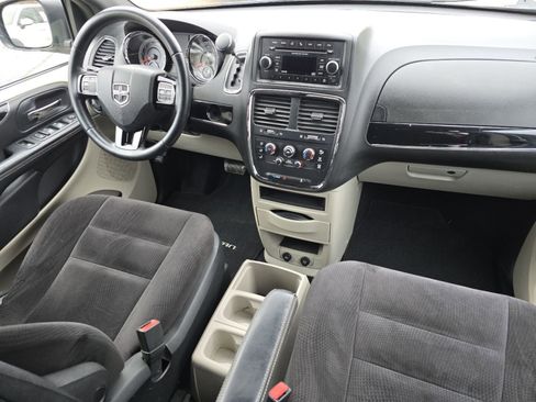Used 2014 Dodge Grand Caravan SE image 16