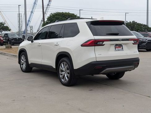 Used 2024 Toyota Grand Highlander AWD image 9