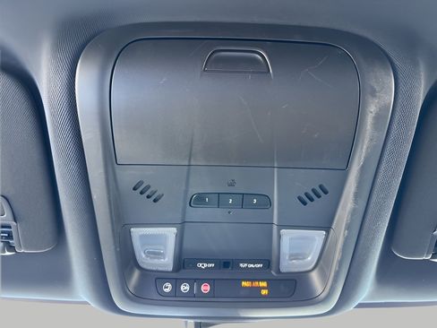 Used 2019 Chevrolet Blazer Premier image 17