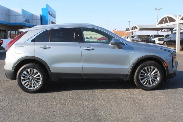 Used 2025 Cadillac XT4 Premium Luxury FWD image 2