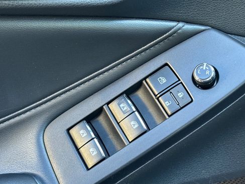 Used 2022 Toyota Avalon XLE image 12