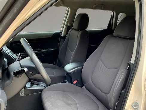 Used 2013 Kia Soul FWD image 18