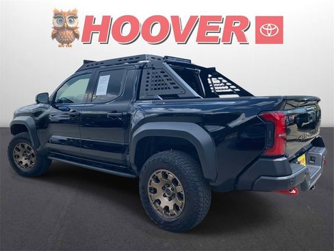 Used 2025 Toyota Tacoma Trailhunter image 5